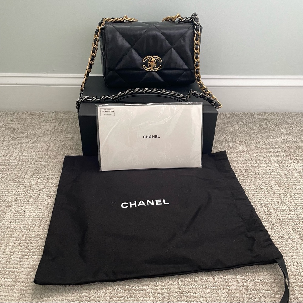 Chanel Medium 19 20S Flap Bag Black Goatskin BRAND NEW PRISTINE - Picture 2 of 11
